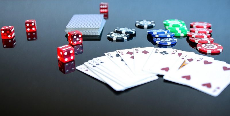 Poker en ligne ou cercles de jeux physiques ?
